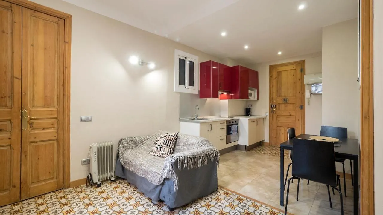 Acogedor apartamento de 2 dormitorios Barcelona 0*,  España